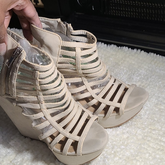 Shoes - Picture 2 of 4